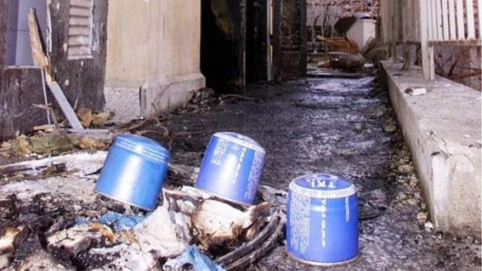Έκρηξη με γκαζάκια στο Ειρηνοδικείο Περιστερίου